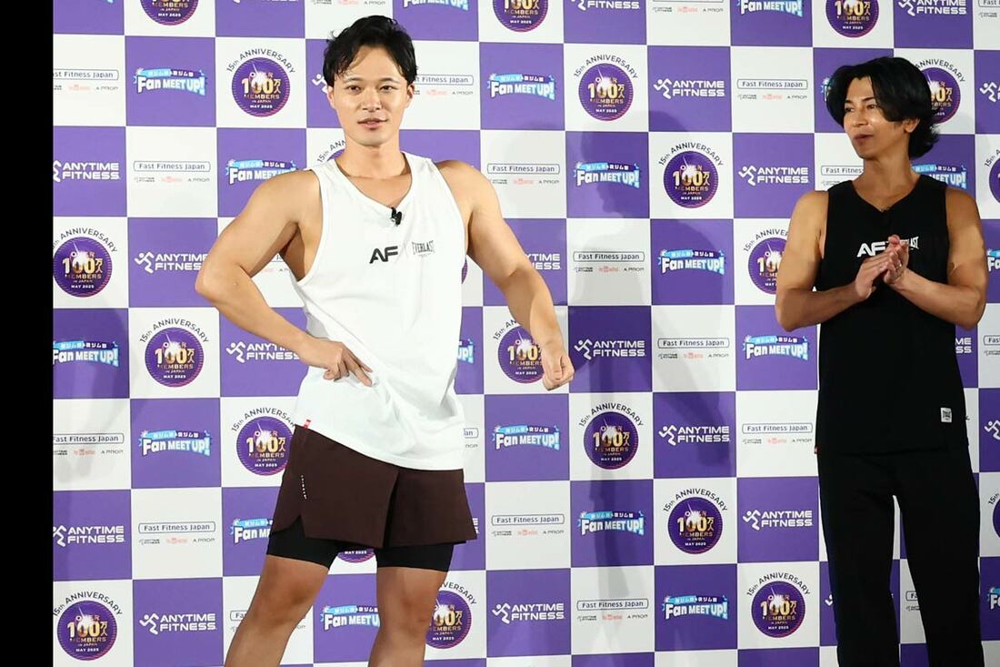 ショーゴを優しくまなざしで見つめる武田真治