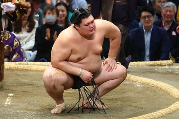 休場する大の里