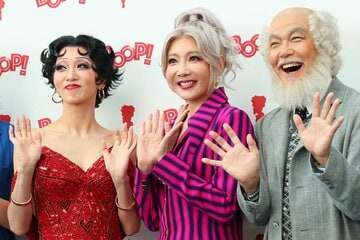 左から礼真琴、柚希礼音、大澄賢也