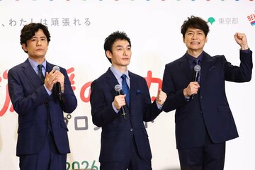 「応援のチカラ　プロジェクト」発表記者会に出席した（左から）稲垣吾郎、草なぎ剛、香取慎吾