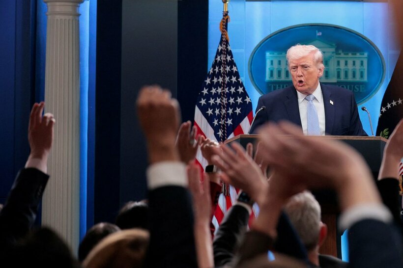 救出作戦の一部を明かしたトランプ大統領（ロイター）