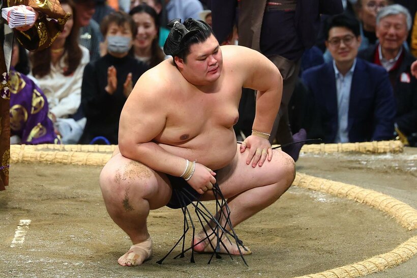 休場する大の里