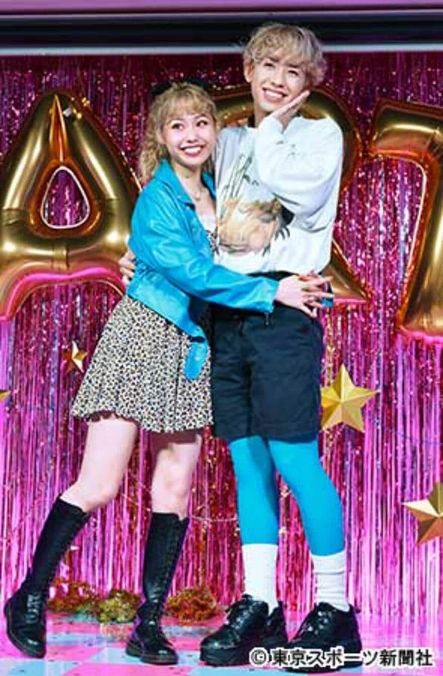 写真:ぺこ&りゅうちぇる「僕たちはラブラブはするけどイチャイチャしない」 | 東スポWEB