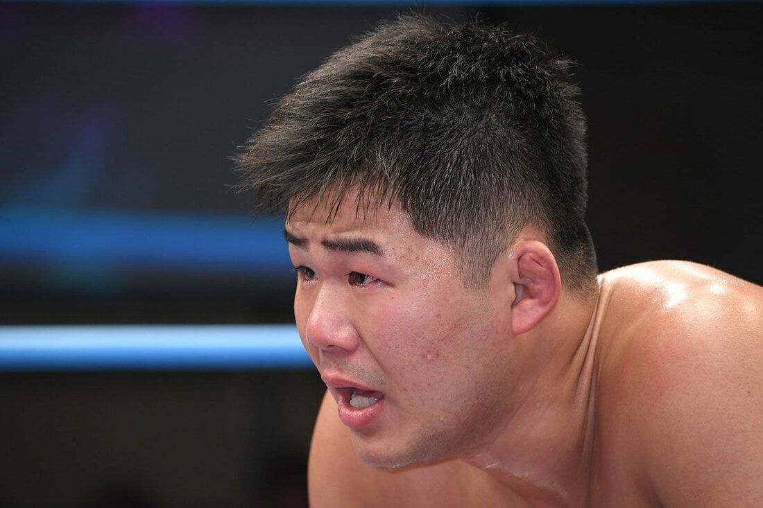 試合後、涙を流す矢野安崇