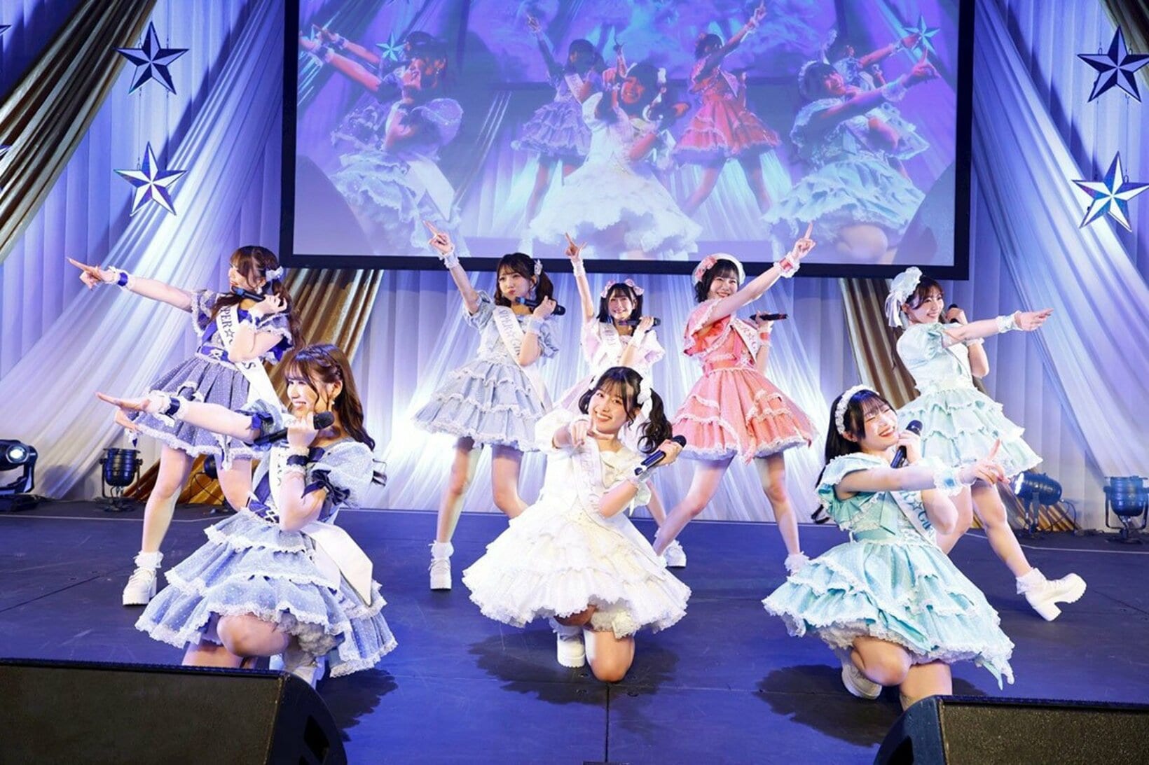 前列左から鎌田彩樺、河村果歩、櫻井陽夏。後列左から田中想、門林有羽、柏綾菜、竹内ななみ、坂林佳奈