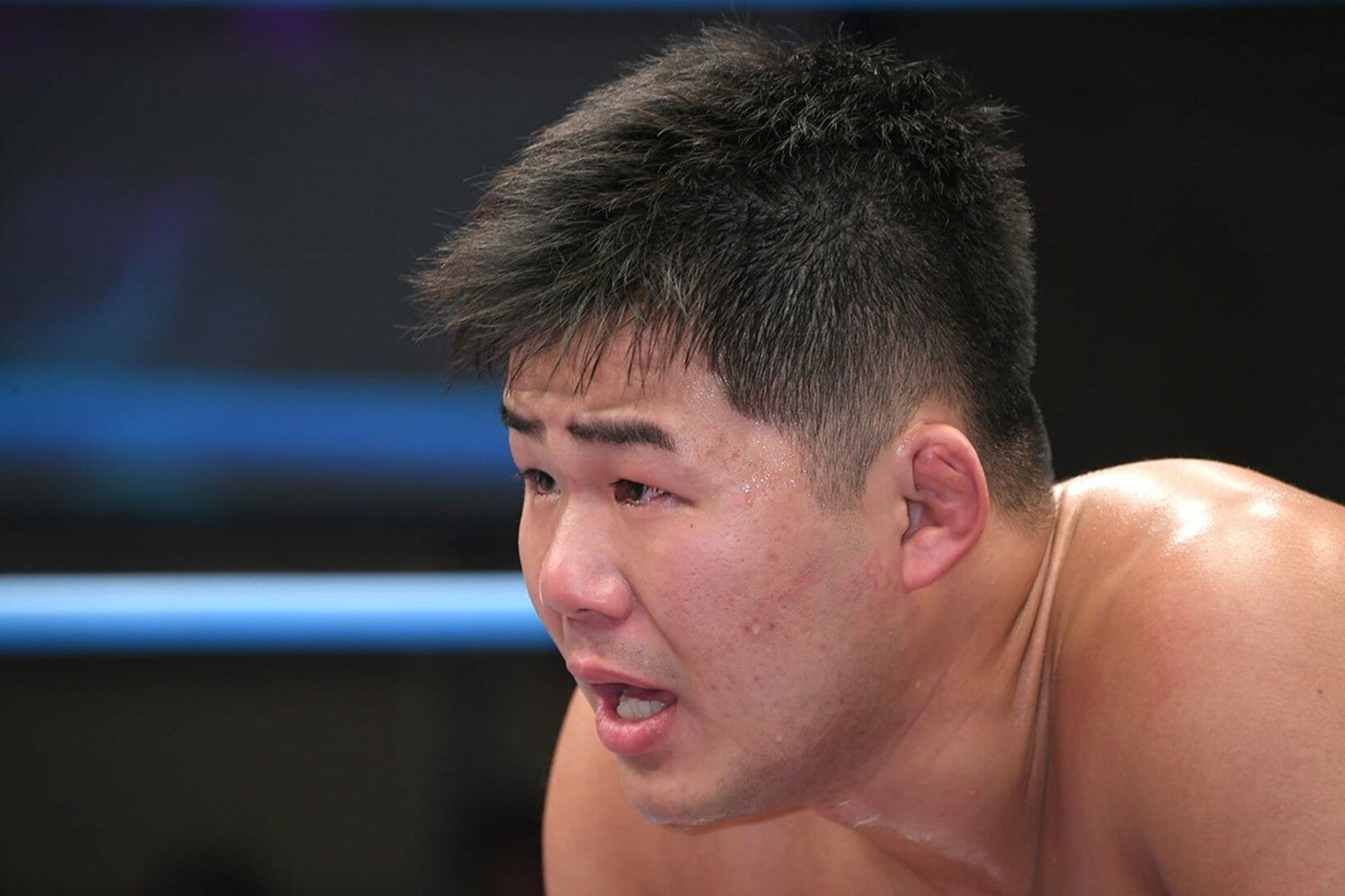 試合後、涙を流す矢野安崇