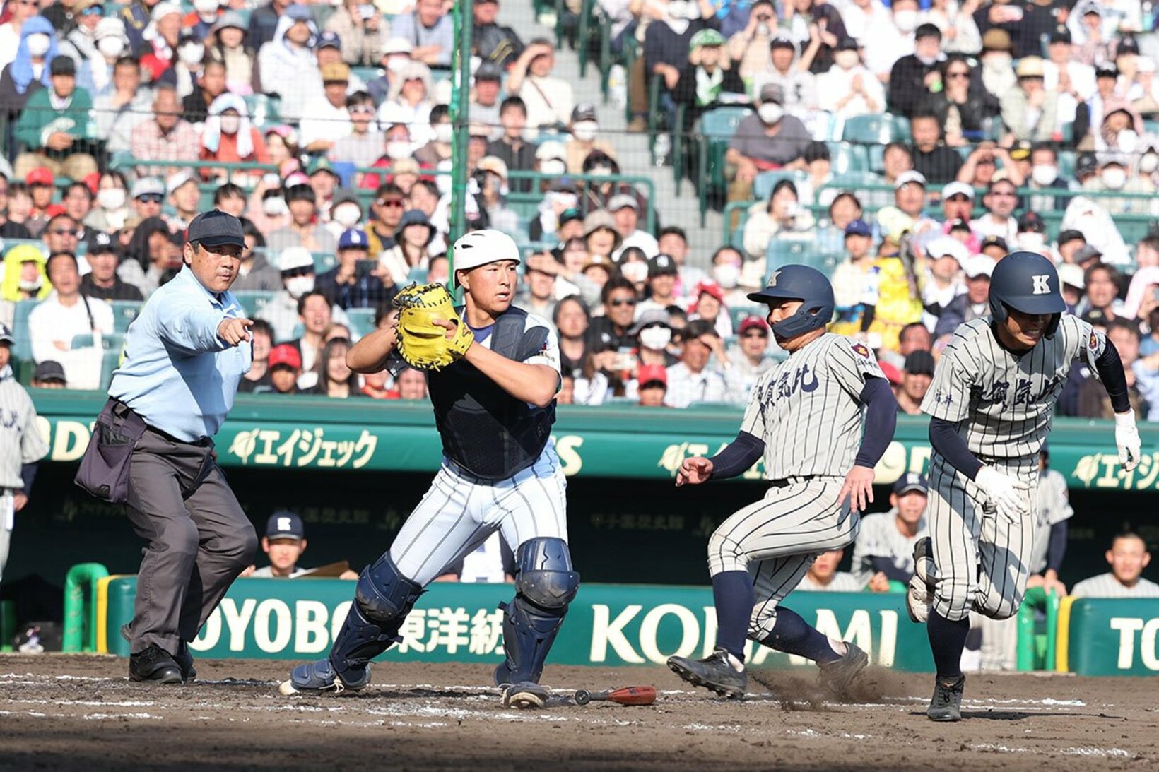 ６回、敦賀気比はスクイズ失敗で満塁機を逸した