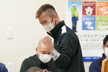 エンジン抽選で１４号機を引きガッツポーズの西山貴浩