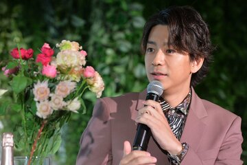 花束に使う花を選んだ三浦翔平