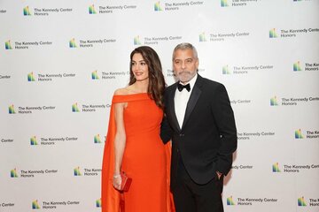 ジョージ・クルーニーと妻のアマルさん（ロイター）