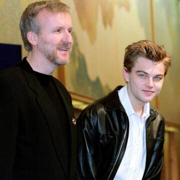 映画タイタニックに出演した１９９７年のレオナルド・ディカプリオ（右、ロイター）