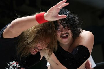 内藤を攻めるOZAWA