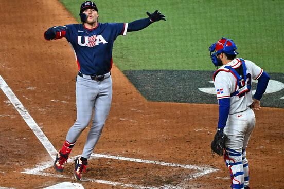 4回、同点弾を放った米国のヘンダーソン