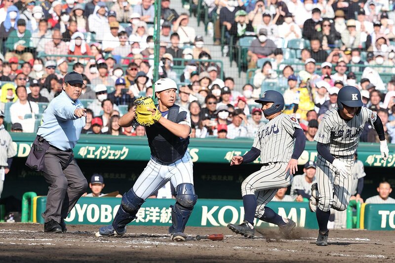 ６回、敦賀気比はスクイズ失敗で満塁機を逸した