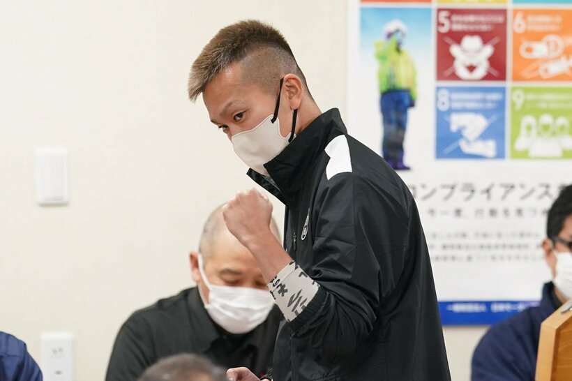 エンジン抽選で１４号機を引きガッツポーズの西山貴浩