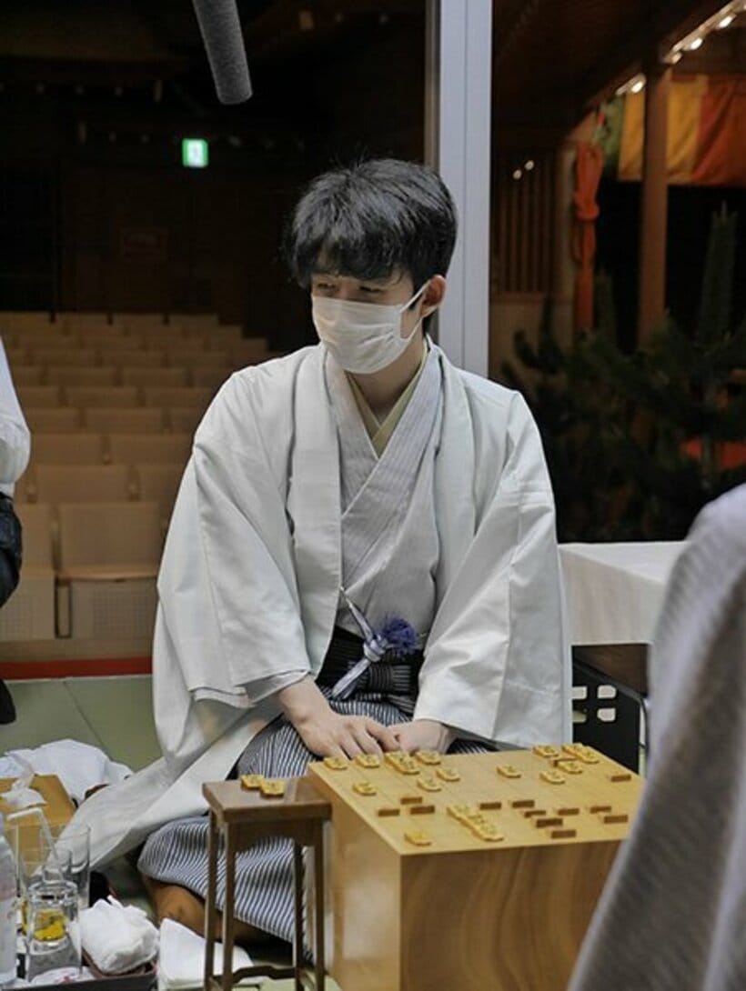  藤井聡太が史上最年少で２冠と八段昇格を決めた王位戦七番勝負第4局（代表撮影）
