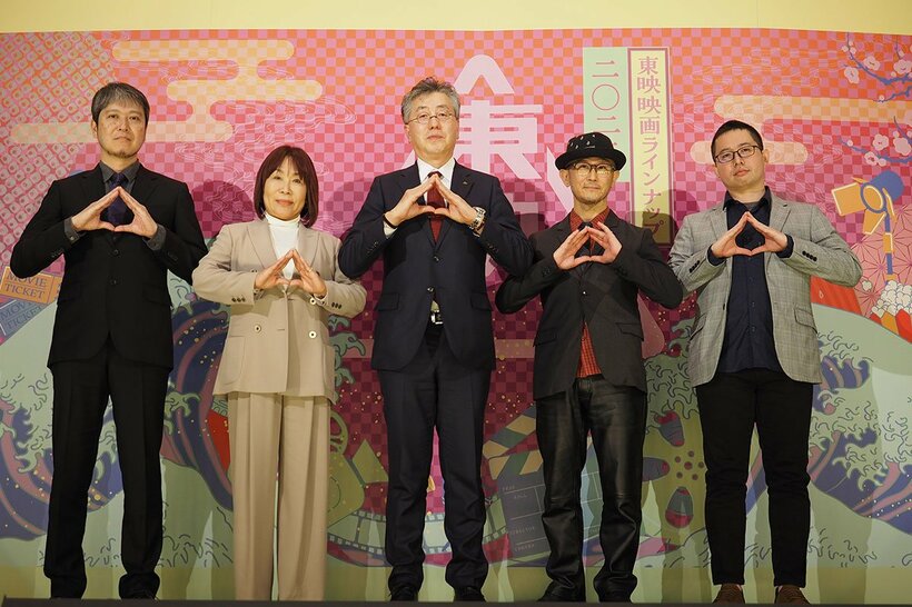 左から「宝島」の五十嵐真志プロデューサー、「ChaO」の田中栄子プロデューサー、吉村文雄社長、「花まんま」の前田哲監督、「ペリリュー」の久慈悟郎監督