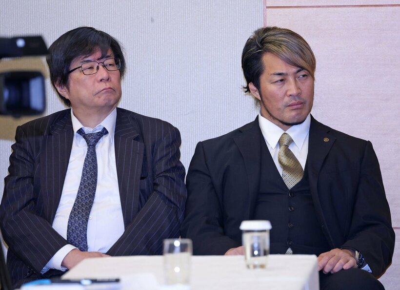 木谷高明オーナー（左）と棚橋弘至