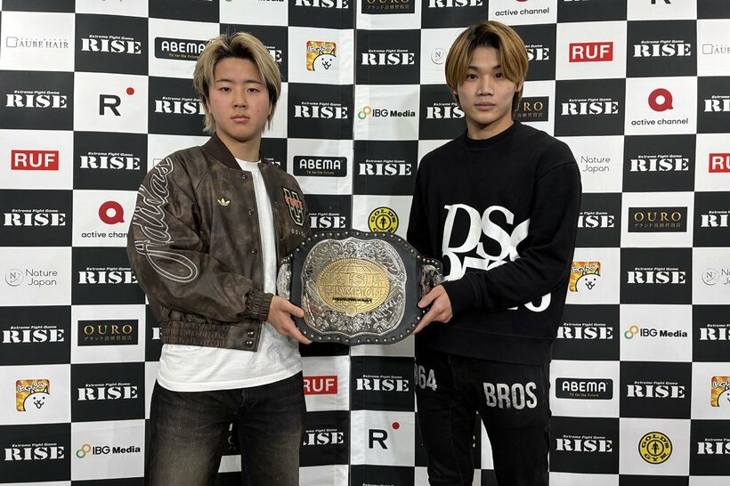 那須川龍心（左）と長谷川海翔