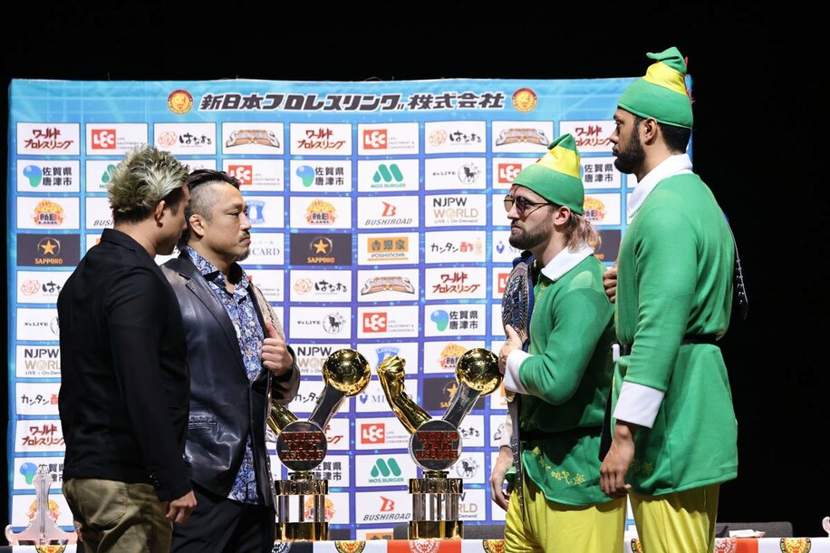 優勝決定戦の前日会見に登場した(左から)YOSHIーHAHSHI、後藤洋央紀とエル・ファンタズモ、ヒクレオ