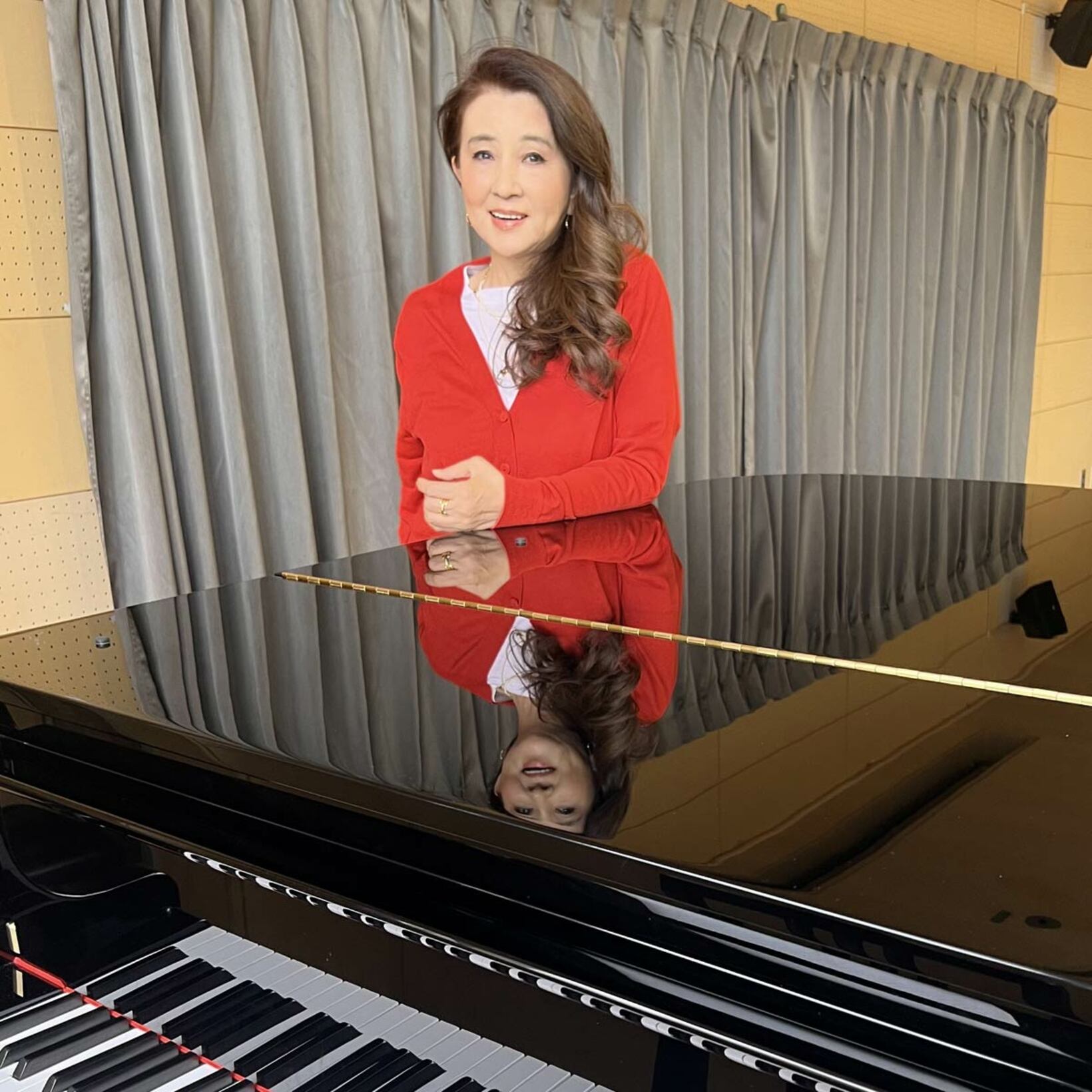 変わらぬ美貌の秋吉久美子