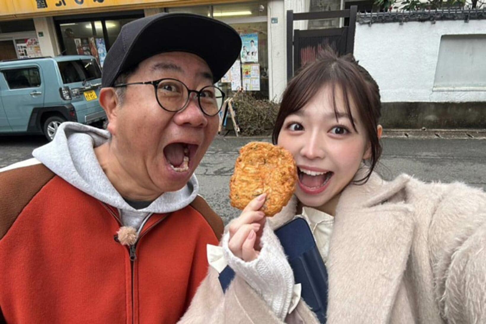 高田課長（左）と阿部桜々（提供写真）
