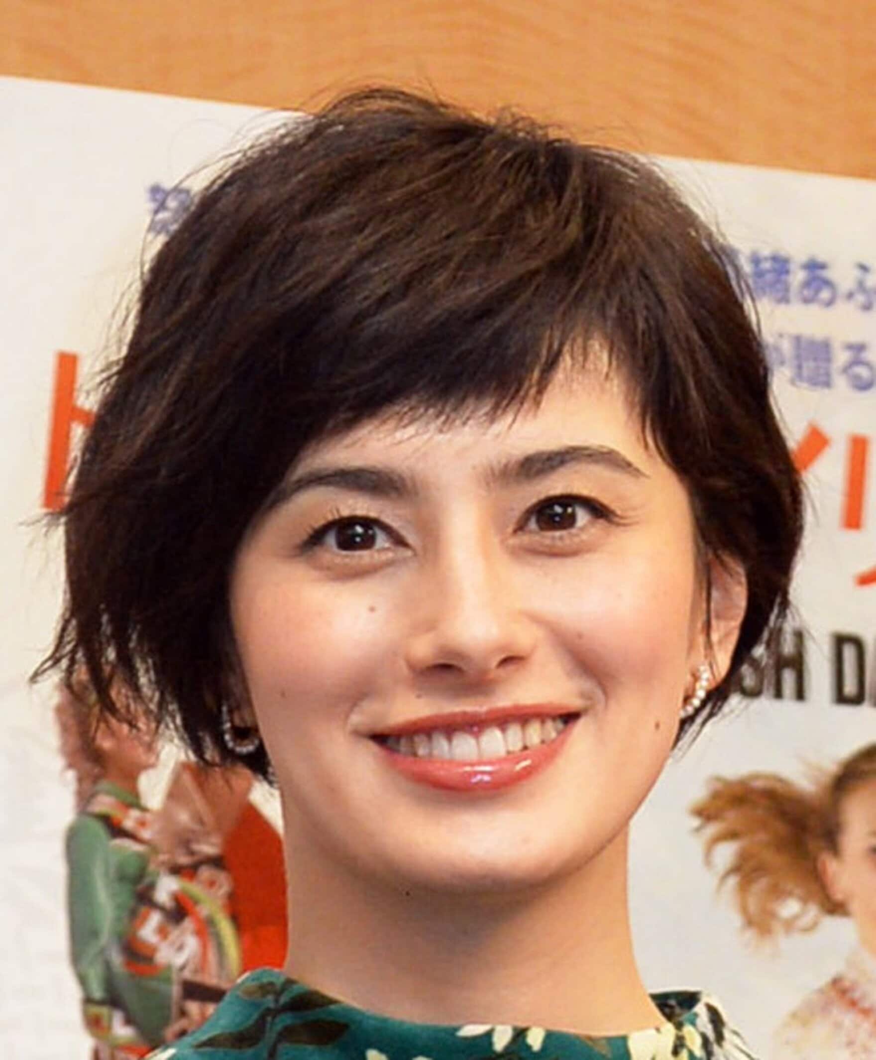 写真：ホラン千秋 “メガネが似合う女優1位” にクレームの嵐！「事務所だいぶ金積んだな」 | 東スポWEB