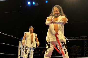 試合前の他花師（右）と羆嵐