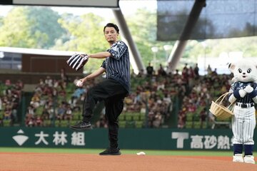始球式に登板したKREVA（クレバ）