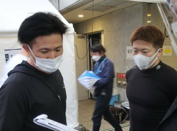  じっくり前後を話し合った和田真久留（左）と深谷知広（東スポWeb）