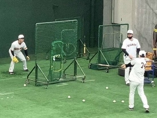 珍練習で打球反応速度を上げる選手