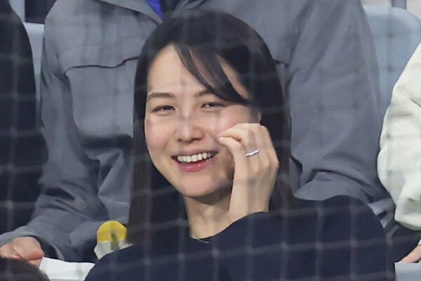 ドジャースー韓国代表を観戦した大谷翔平の妻・真美子さん