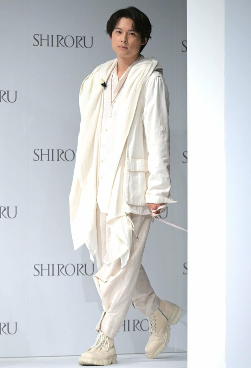 スタイル抜群の松村北斗