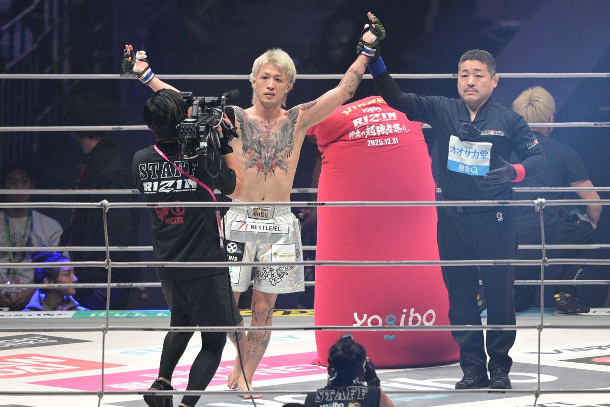 rizin 芦澤竜誠　直筆サイン色紙 RIZIN】芦澤竜誠がわずか25秒腕十字で一本負け 歓喜のジョリー