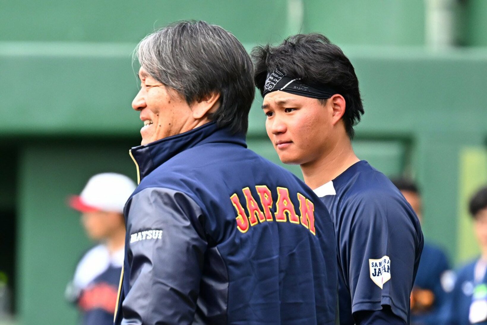 松井秀喜氏(左)と森下翔太