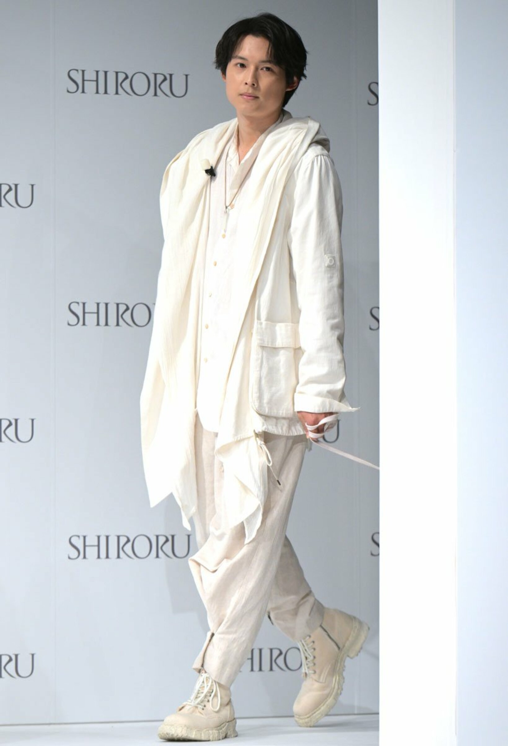 スタイル抜群の松村北斗
