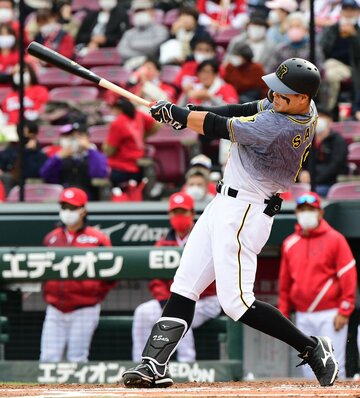  先制３ランを放った阪神・佐藤輝（東スポWeb）