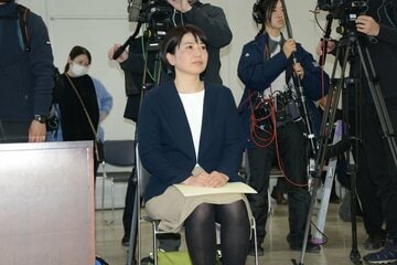 当選証書を受け取った小川晶市長