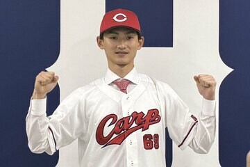 入団会見を行った辰見鴻之介