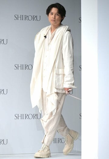 スタイル抜群の松村北斗