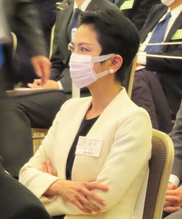  代表選では腕を組んで見守っていた（東スポWeb）