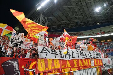 埼玉スタジアムに詰めかけた名古屋サポーター