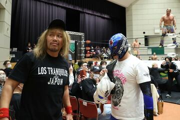 引き上げる内藤哲也とBUSHI