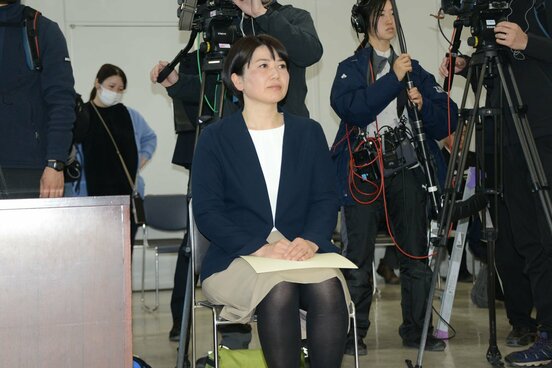 当選証書を受け取った小川晶市長