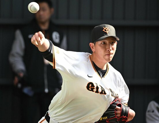 初日ブルペンで手応えを感じた戸郷翔征