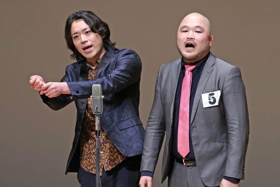 「クマムシの長谷川俊輔（左）と佐藤大樹