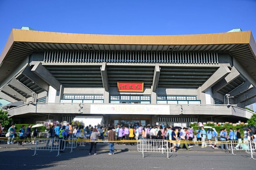 「ＣＵＴＩＥ　ＳＴＲＥＥＴ」の日本武道館公演でＣＤ不法投棄が複数発生した