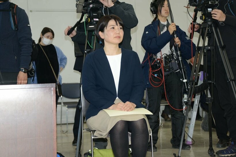 当選証書を受け取った小川晶市長