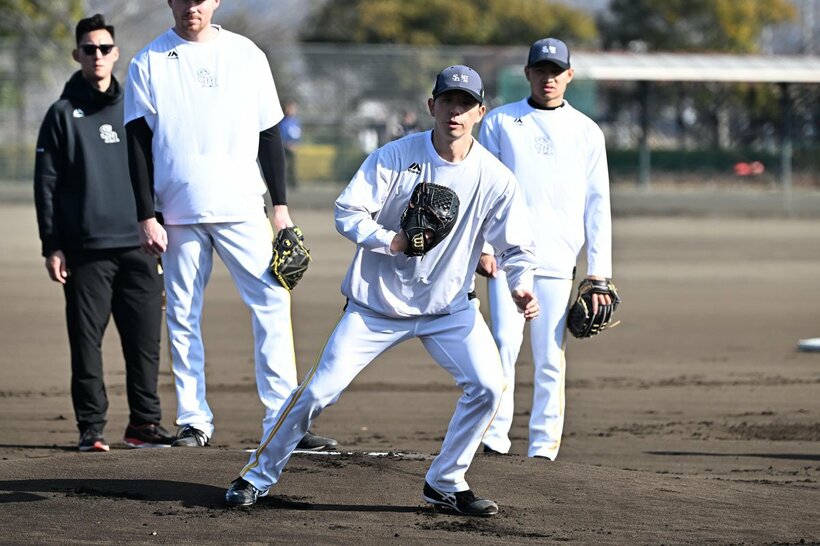 投内連係に参加する大関友久