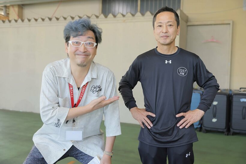 宮崎経督記者と田頭実（右）